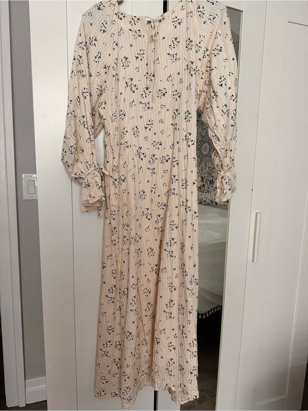 WOLF & BADGER: CREAM FLORAL LINEAR COTTON MAXI DRESS